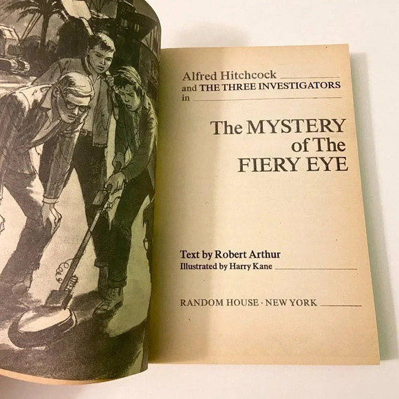 Vintage 1978 Alfred Hitchcock The Mystery Of The Fiery Eye Paperback - Picture 7 of 14